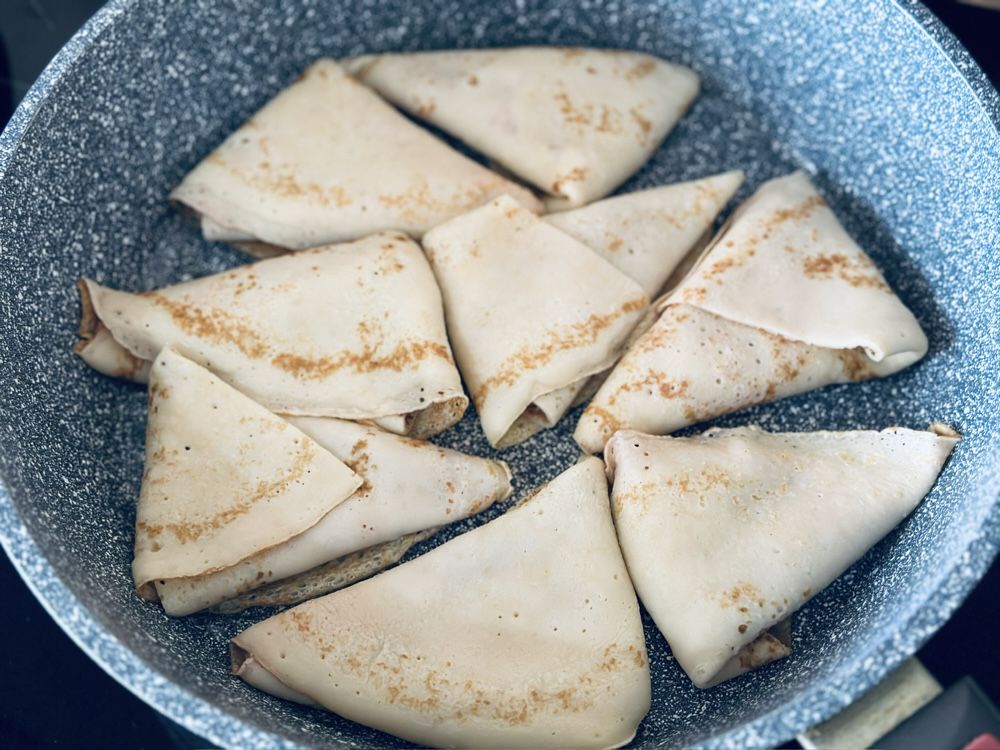 Блины с мясной начинкой из говяжьего фарша для большой семьи на сковороде